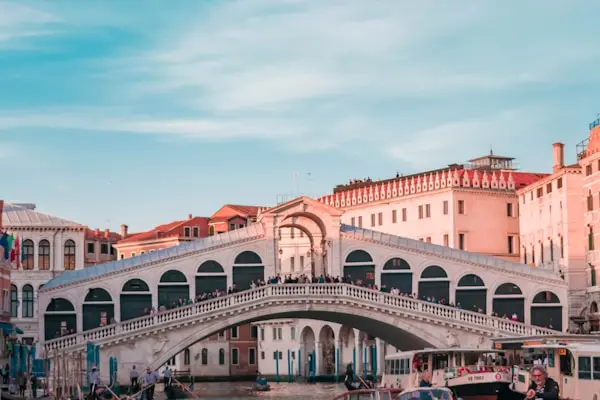 Veneza, Itália - Canais e gôndolas românticas